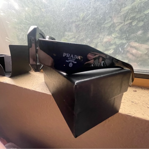 never worn prada glasses - Picture 3 of 4